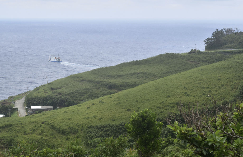 ▲▼日本鹿兒島縣吐噶喇群島惡石島不斷發生有感地震。（圖／達志影像／美聯社）