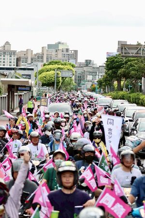 ▲▼「同意罷免大車隊」桃園首發登場 王義川領軍車掃，呼籲7/26投下同意票。（圖／王義川辦公室提供）