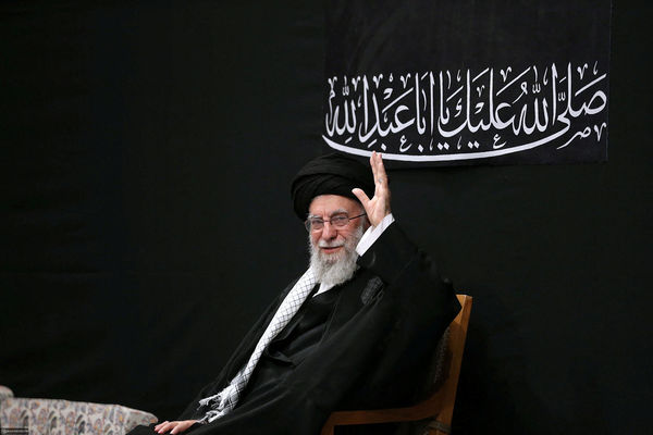 ▲▼2025年7月5日，伊朗最高領袖哈米尼（Ayatollah Ali Khamenei）在德黑蘭參加紀念什葉派穆斯林曆法中最神聖節日「阿舒拉節」（Ashura）的儀式。（圖／路透）