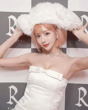 ▲▼明日花綺羅捲入與周鶴年性交易疑雲，私下遭辱罵。（圖／翻攝自IG）