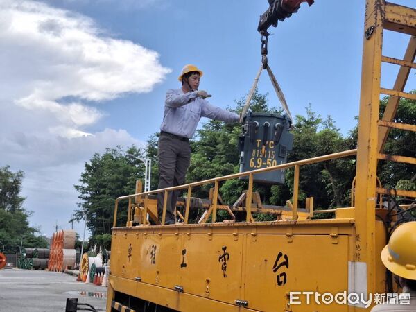 ▲丹娜絲颱風來襲，台電屏東區處嚴陣以待。（圖／台電屏東區處提供）