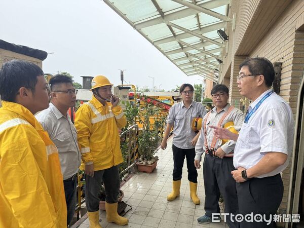 ▲丹娜絲颱風來襲，台電屏東區處嚴陣以待。（圖／台電屏東區處提供）