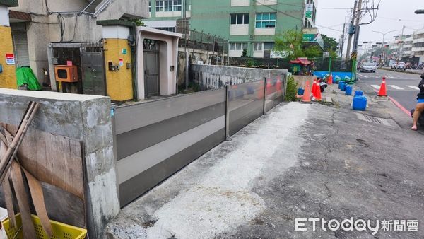 ▲台電台南區處工程人員備妥昇空車與抽水、防水設備，進行颱風前防災整備。（記者林東良翻攝，下同）