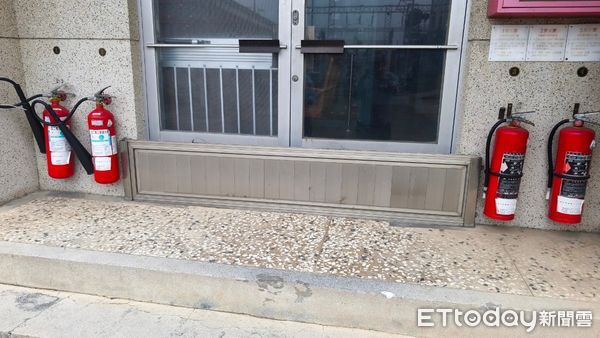 ▲台電台南區處工程人員備妥昇空車與抽水、防水設備，進行颱風前防災整備。（記者林東良翻攝，下同）