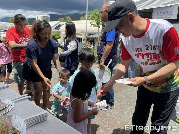 ▲▼台鐵2025年「仲夏寶島號」首航日吸引近300位遊客搭乘來富里站。（圖／富里鄉公所提供，下同）