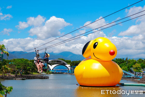 ▲▼2025宜蘭國際童玩藝術節開幕日，吸近2萬多名遊客為童玩節30週年留下珍貴回憶。（圖／記者游芳男翻攝，下同）