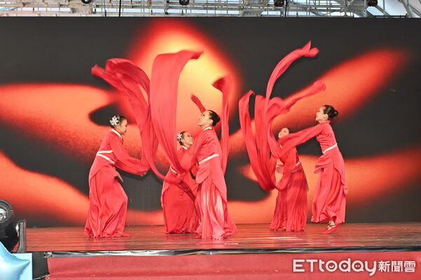 ▲▼2025宜蘭國際童玩藝術節開幕日，吸近2萬多名遊客為童玩節30週年留下珍貴回憶。（圖／記者游芳男翻攝，下同）