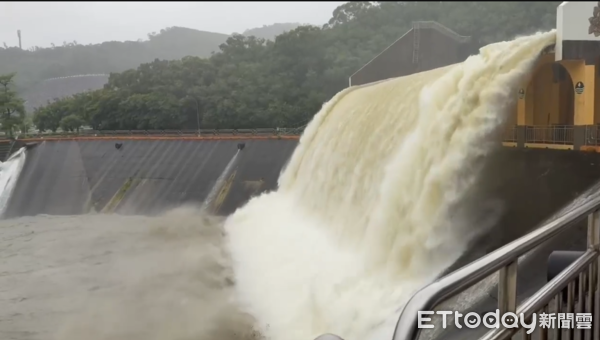 ▲牡丹水庫進行調解性排水。（圖／民眾提供）