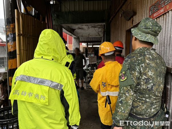 ▲因應颱風來襲，中午開始進行高雄山區居民的撤離           。（圖／記者吳奕靖翻攝）