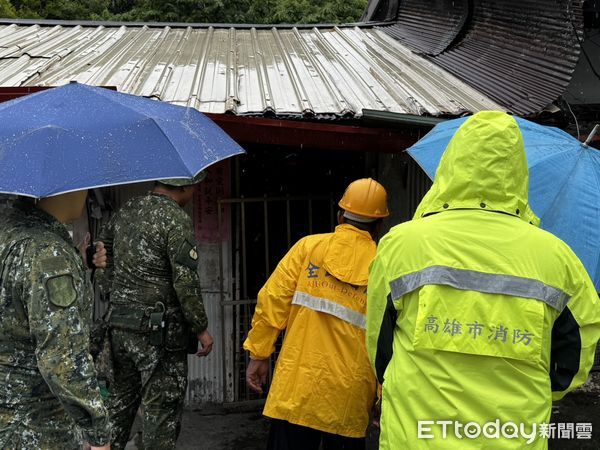 ▲因應颱風來襲，中午開始進行高雄山區居民的撤離           。（圖／記者吳奕靖翻攝）