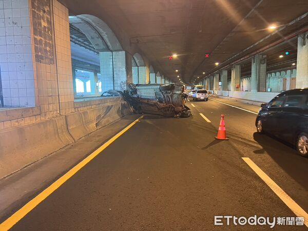 ▲▼         新竹鳳鼻隧道死亡車禍    。（圖／記者楊永盛翻攝）