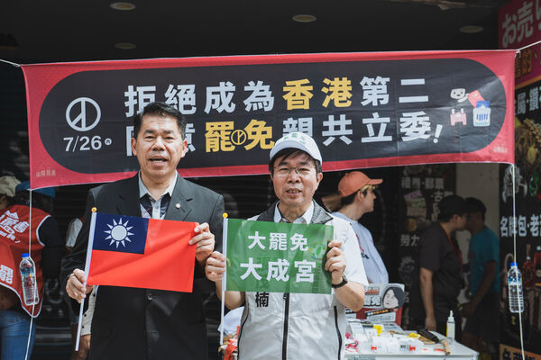 ▲▼鷹爸徐柏岳、張茂楠呼籲正藍軍歸隊。（圖／罷團「山除薇害」提供）