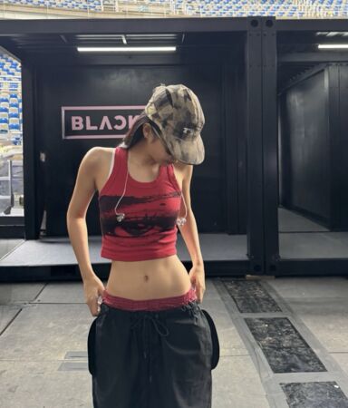 ▲▼BLACKPINK Jennie又瘦了！「漫畫級漏斗腰」細到驚人　韓網一片驚呼。（圖／翻攝自Jennie IG）