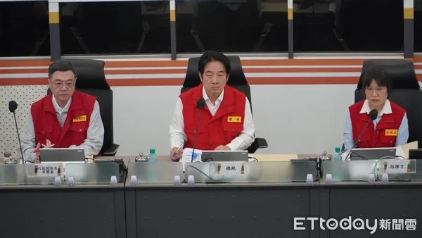 ▲▼總統賴清德、行政院長卓榮泰下午赴丹娜絲颱風中央災害應變中心，視察第五次工作會報暨情資研判會議。（圖／記者呂佳賢攝）