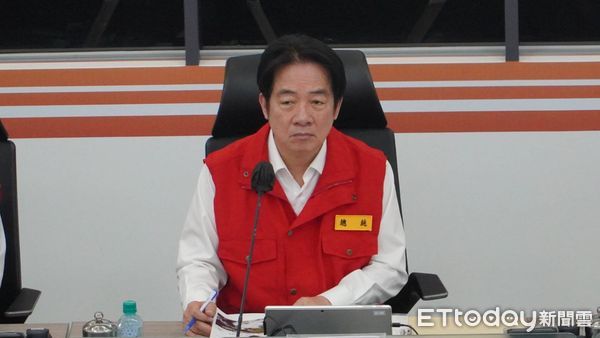 ▲▼總統賴清德、行政院長卓榮泰下午赴丹娜絲颱風中央災害應變中心，視察第五次工作會報暨情資研判會議。（圖／記者呂佳賢攝）