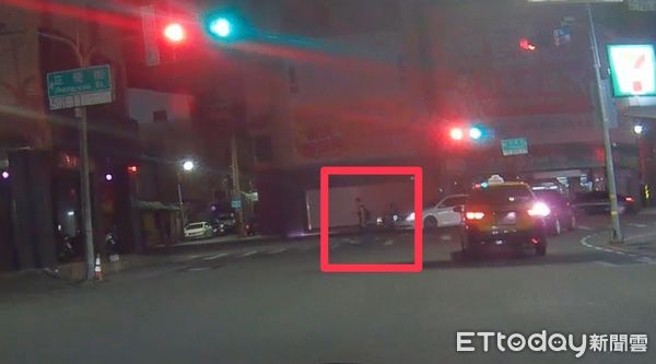 ▲陳姓男子因闖紅燈遭攔查，舉止異常引起警方懷疑，進一步搜索起獲大量毒品。（圖／記者林東良翻攝，下同）