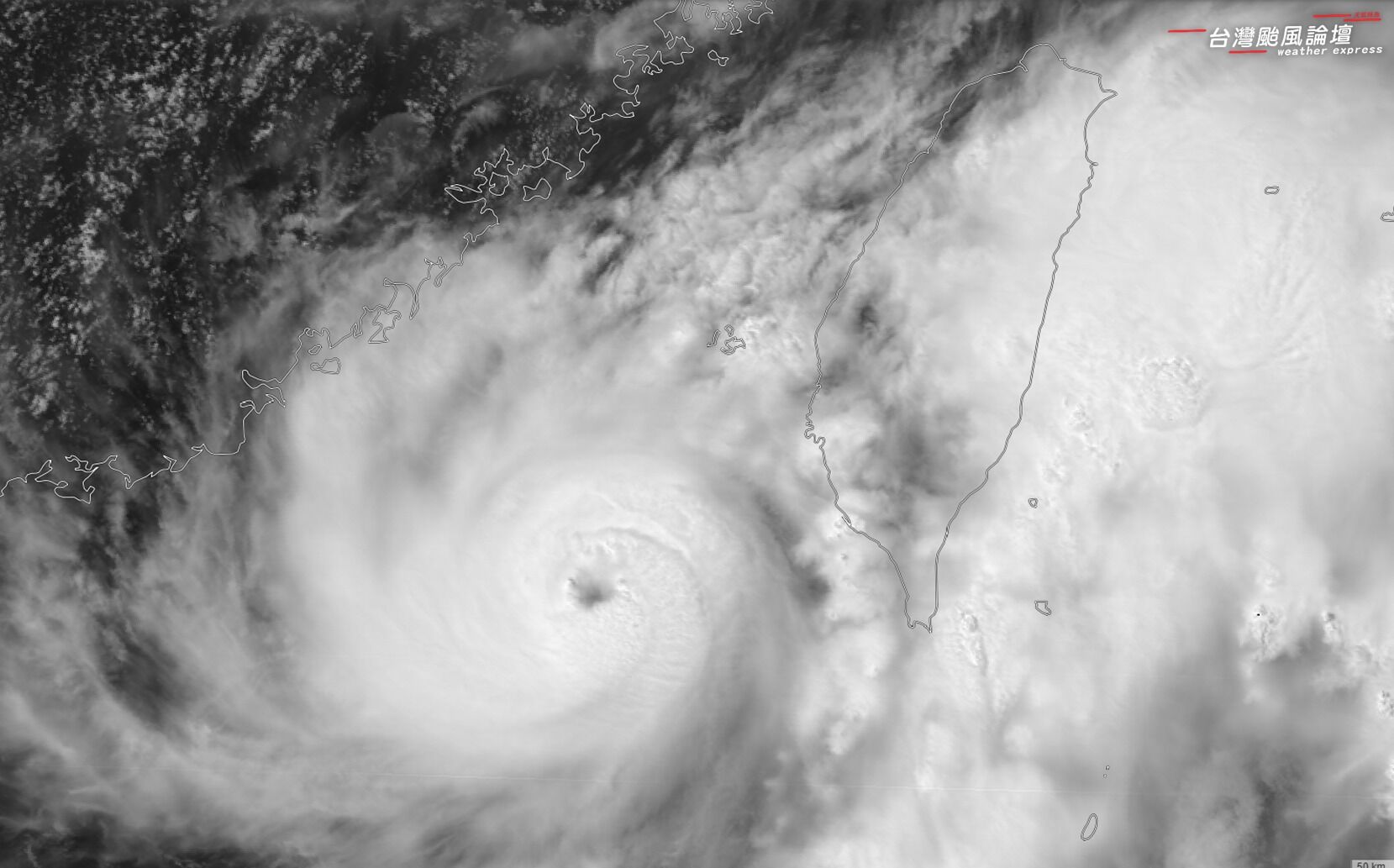 ▲▼臉書粉專「台灣颱風論壇｜天氣特急」指出，颱風眼趨於明顯，從衛星雲圖也可觀察到颱風核心與眼牆持續鞏固。（圖／圖取自臉書粉專「台灣颱風論壇｜天氣特急」）