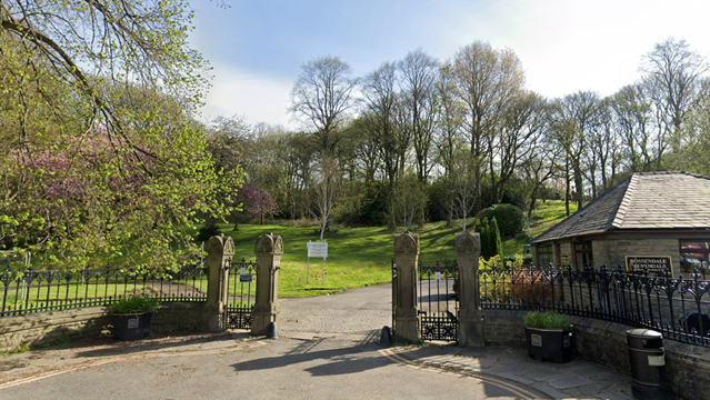 ▲▼十字架倒下來「當場砸死4歲男童」　他在公墓離奇喪命。（圖／翻攝Google Maps）