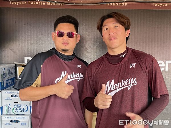 ▲沈鈺傑與成晉回憶平鎮高中測試往事。（圖／記者楊舒帆攝）