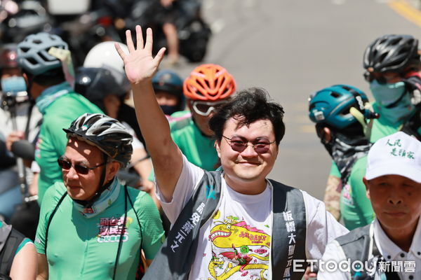 ▲立委陳亭妃原定赴新北罷區應援，颱風來襲緊急回防台南坐鎮災防應變。（記者林東良翻攝，下同）
