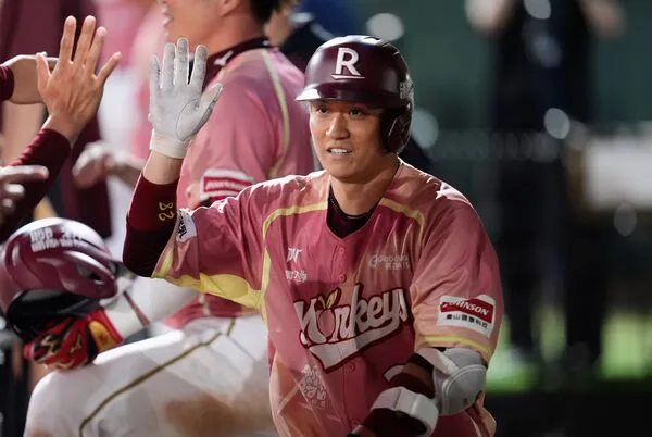 ▲波賽樂、林承飛、張閔勛。（圖／樂天桃猿提供）