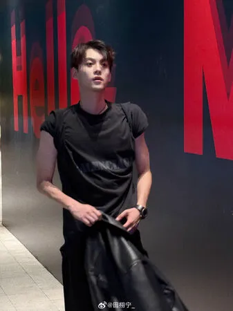 ▲田栩寧道歉，公司發聲明喊告。（圖／翻攝自田栩寧、華策微博）