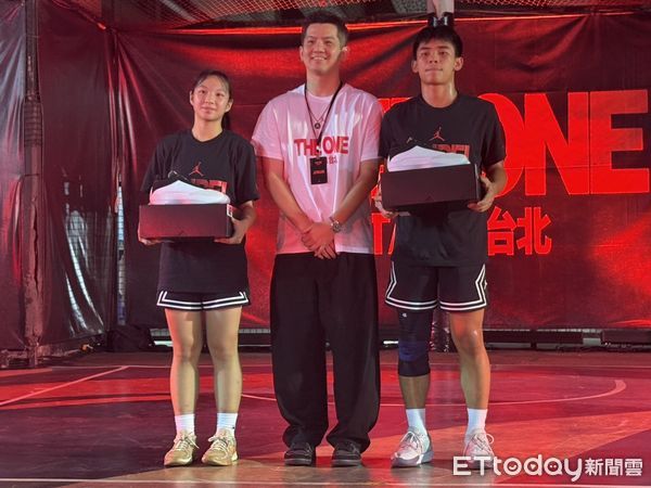 ▲賀丹、賀博為「Jordan THE ONE 台北站」4強決賽站台。（圖／記者杜奕君攝）