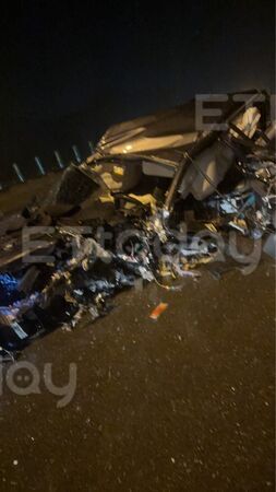 ▲國道三號中寮隧道的北口發生死亡車禍，整台車已成廢鐵             。（圖／記者吳奕靖翻攝）