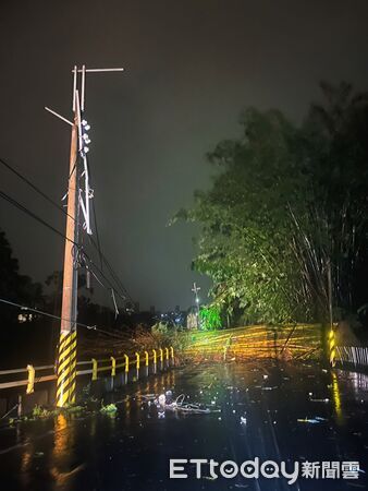 ▲丹娜絲颱風造成竹山、水里及鹿谷三鄉鎮部分地區停電，台電積極搶修中。（圖／台電南投區處提供）