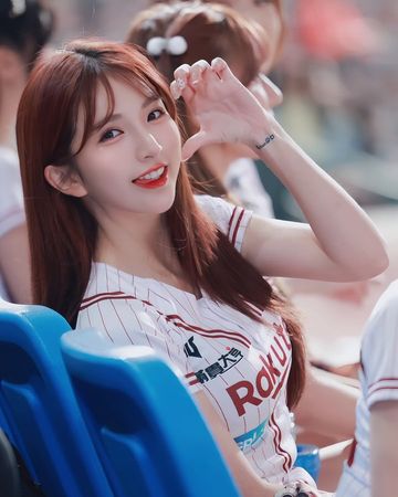 ▲▼Dora捲富商小三風波，消失7月班表。（圖／翻攝自臉書）