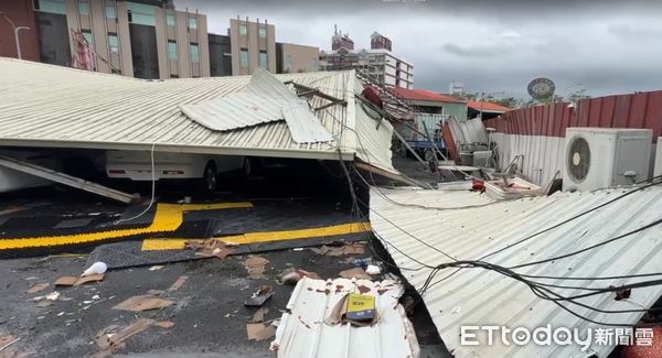 ▲台南新營1家7月2日開幕的鍍膜店被強風吹塌，蔡先生表示，颱風風大雨大，沒想到會變成這樣，一看只覺得「心痛」。（圖／記者林東良翻攝，下同）