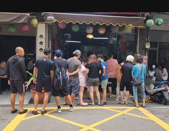 ▲彰化鹿港老街遊客絡繹不絕。（圖／記者唐詠絮翻攝）