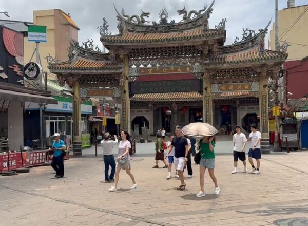 ▲彰化鹿港老街遊客絡繹不絕。（圖／記者唐詠絮翻攝）