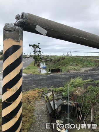 ▲台電調度全台9區支援搶修人力與機具，進駐台南災區全力復電。（記者林東良翻攝，下同）