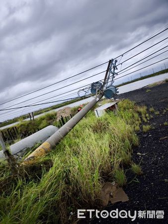 ▲台電調度全台9區支援搶修人力與機具，進駐台南災區全力復電。（記者林東良翻攝，下同）