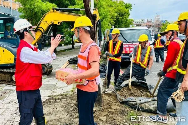 ▲▼丹娜絲重創嘉義！陳其邁下令市府啟動支援　出動24車50人救災。（圖／記者賴文萱翻攝）