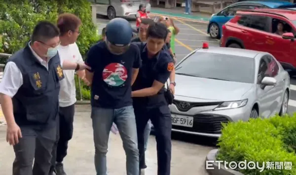 ▲▼             土城家暴男殘忍殺害妻子與小姨子，稍早抵達土城分局。（圖／記者陳以昇攝）