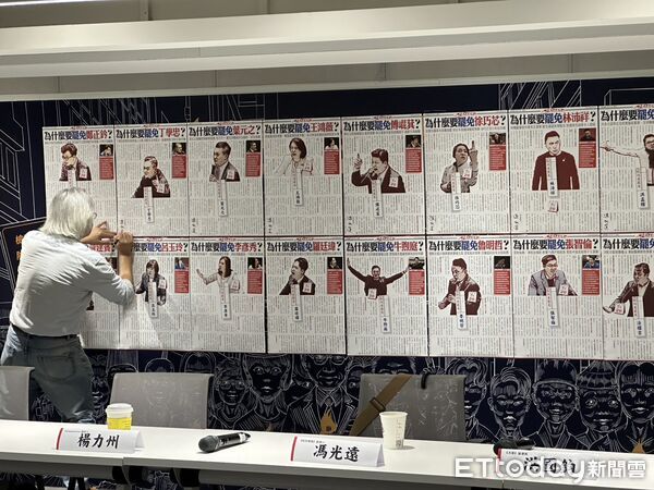 ▲▼《大罷免大成功‧「非」選舉公報》發行記者會，馮光遠、洪國鈞、楊力州、朱宥勳。（圖／記者詹詠淇攝）