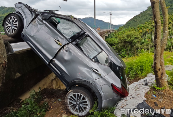 ▲國道6號東向國姓路段今天中午發生2車A2交通事故案。（圖／記者高堂堯翻攝，下同）