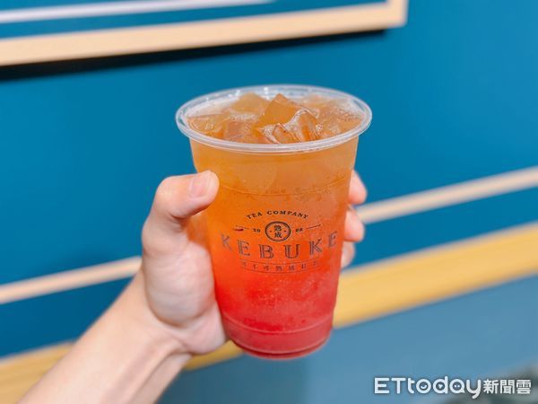 ▲▼可不可熟成紅茶水果支線推出全新夏季飲品「桑心太平楊」，還有全新配料「春梅凍」。（圖／記者蕭筠攝）