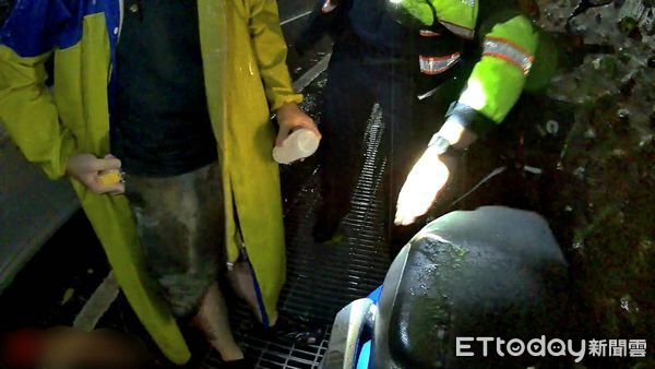 ▲颱風夜突發奇想加酒入油箱。（圖／記者楊晨東翻攝）