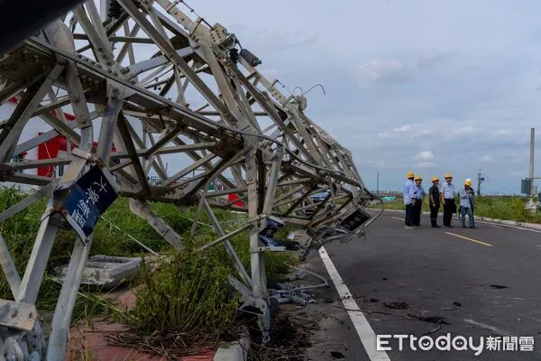 ▲▼丹娜絲造成電塔倒塌。（圖／記者陳瑩欣翻攝台電）