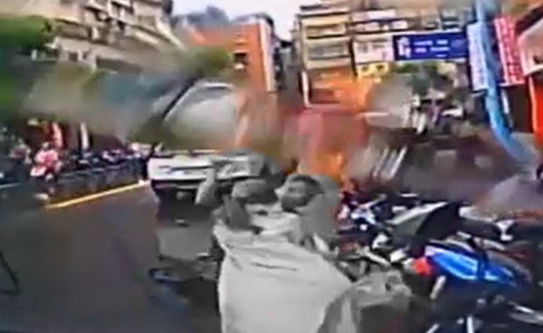 ▲土城姊妹遭家暴男撞殺，姊為救妹雙雙慘死。（圖／翻攝網路）