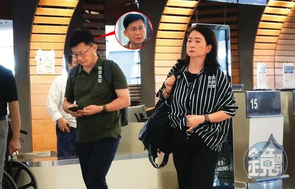 張廖萬堅6月28日帶妻飛帛琉出差，早上10點32分完成check in手續。