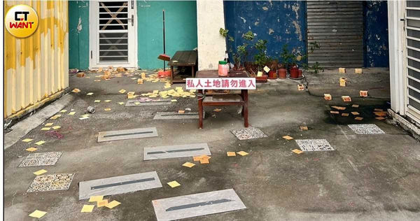 懶泥酒吧換地主後，受到的騷擾不斷，除了拆電表、斷電斷水外，更有不明人士直接到店內撒冥紙。（圖／投訴人提供）