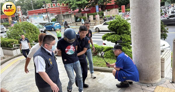 謝姓男子在土城街頭殺害妻子與妻妹後逃亡，最終在彰化落網。（圖／沈建邦攝）