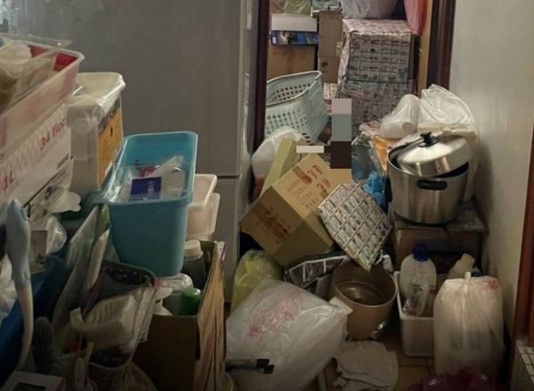 ▲阿嬤家中堆滿雜物。（圖／民眾提供）