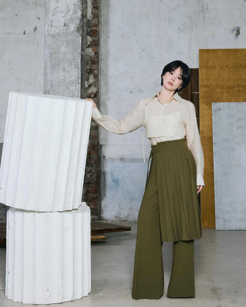 不愧是優雅天花板！宋慧喬私服解密：極簡風穿出精品高級感，40+女人都該學的時髦鬆弛