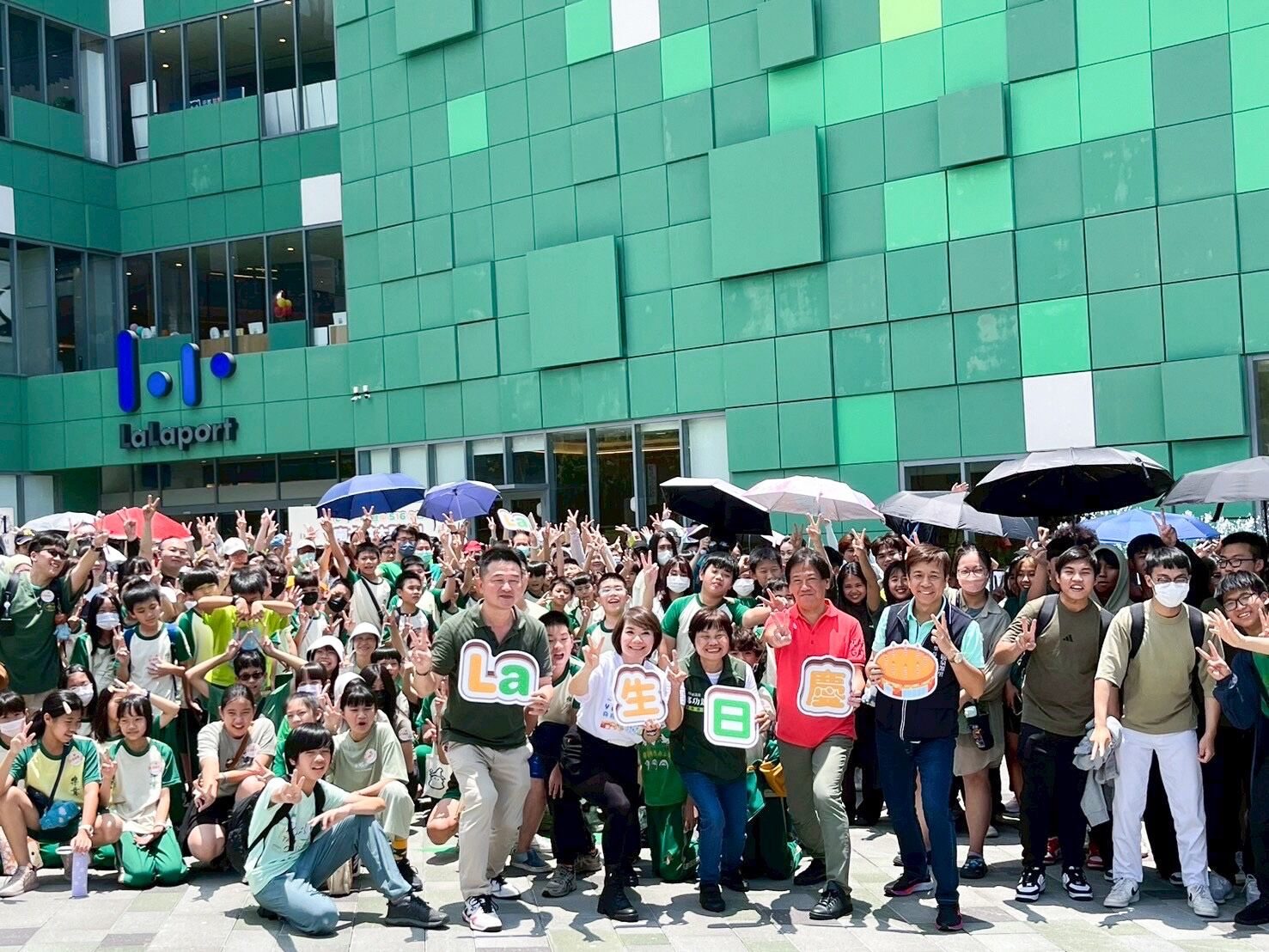 ▲華泰名品城夏日造景。（圖／業者提供）