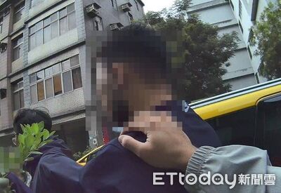 桃園退休女和「幣商」搭小黃 警一把拉下車壓制:他是車手